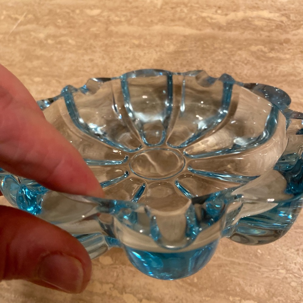 Vintage Indiana glass baby blue nut candy trinket dish - Picture 5 of 7